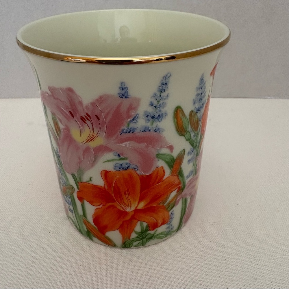 Lenox Day Lily Porcelain Mug by Suzanne Clee Hibiscus Orchid Design Gold Rim